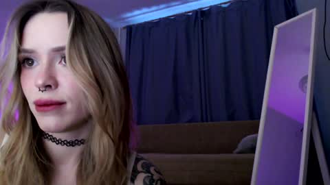 Snapshot of lil_reya chatting on December 18, 11:13 am INST Lil happines s online show from December 18, 11:13 am