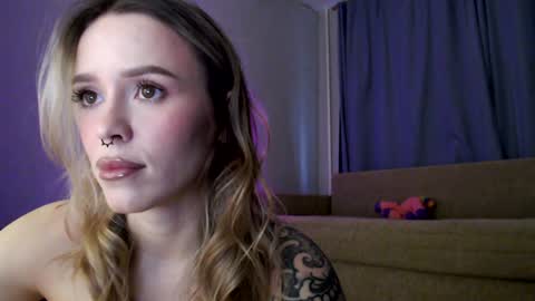 Snapshot of lil_reya chatting on December 27, 11:17 am INST Lil happines s online show from December 27, 11:17 am