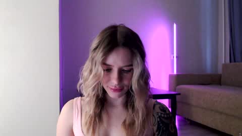 Snapshot of lil_reya chatting on January 9, 9:48 am INST Lil happines s online show from January 9, 9:48 am