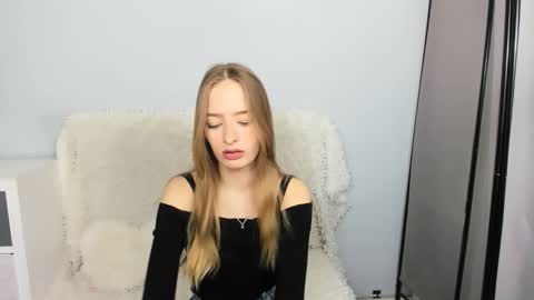 Snapshot of liladesire chatting on November 17, 5:08 pm LiliaDesire online show from November 17, 5:08 pm