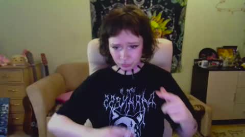 Snapshot of lileyfoxxx chatting on December 5, 10:44 am Lil online show from December 5, 10:44 am