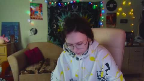 Snapshot of lileyfoxxx chatting on December 20, 10:38 am Lil online show from December 20, 10:38 am