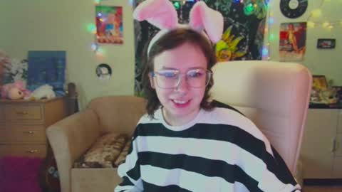 Snapshot of lileyfoxxx chatting on January 4, 12:05 am Lil online show from January 4, 12:05 am