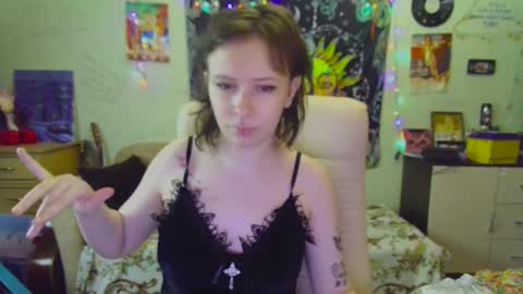 Snapshot of lileyfoxxx chatting on February 27, 7:04 pm Lil online show from February 27, 7:04 pm