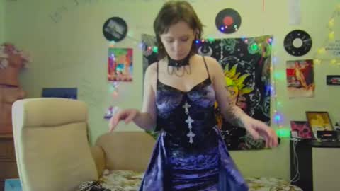 Snapshot of lileyfoxxx chatting on March 6, 5:43 pm Lil online show from March 6, 5:43 pm