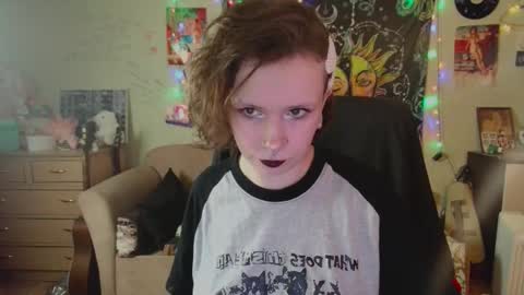 Snapshot of lileyfoxxx chatting on September 19, 10:27 am Lil online show from September 19, 10:27 am