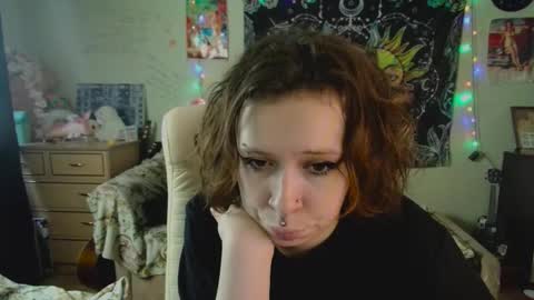 Snapshot of lileyfoxxx chatting on October 7, 10:23 am Lil online show from October 7, 10:23 am