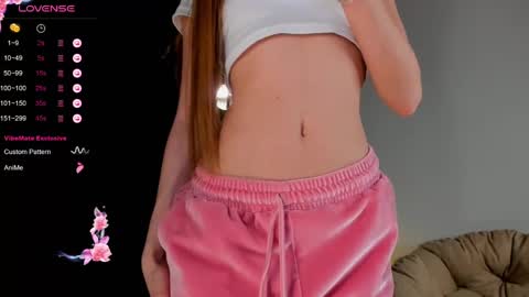 Snapshot of lili__roze_ chatting on March 9, 9:46 pm lili__roze_ online show from March 9, 9:46 pm