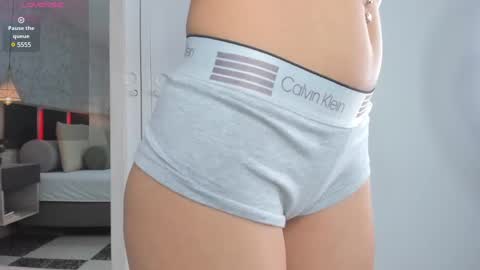 Snapshot of lili_foxy chatting on February 22, 1:35 pm lili online show from February 22, 1:35 pm