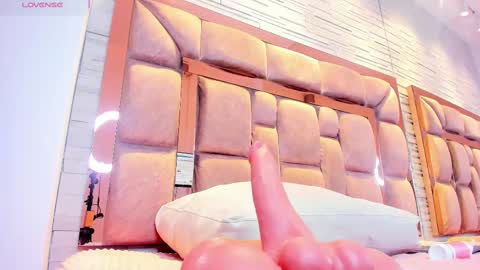 LILIAN  online show from November 12, 7:57 pm