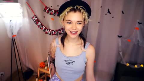 Lilian online show from October 16, 7:09 am