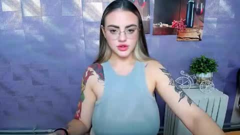 Snapshot of liliaterenzi_ chatting on October 25, 2:35 pm Lilia online show from October 25, 2:35 pm
