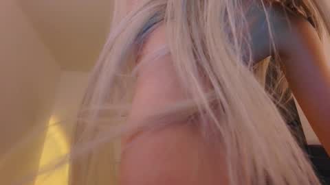 Lili online show from November 14, 10:40 pm