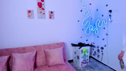 Lilie  online show from November 12, 9:14 pm