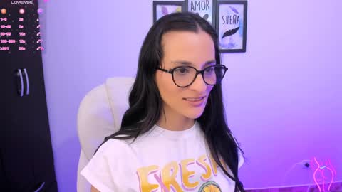 Snapshot of lilith01_ chatting on January 4, 8:27 pm Leidy online show from January 4, 8:27 pm