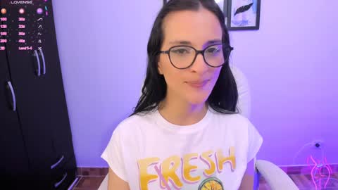 Snapshot of lilith01_ chatting on January 4, 11:27 pm Leidy online show from January 4, 11:27 pm