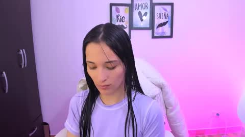 Snapshot of lilith01_ chatting on February 14, 10:49 am Leidy online show from February 14, 10:49 am