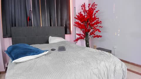 Snapshot of lilith_and_marcusblain chatting on December 27, 10:16 pm Lili Marcus online show from December 27, 10:16 pm