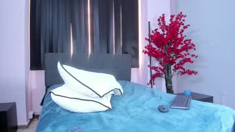 Snapshot of lilith_and_marcusblain chatting on January 22, 10:15 pm Lili Marcus online show from January 22, 10:15 pm