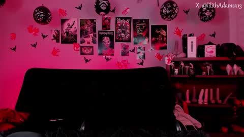 Snapshot of lilith_deveraux_ chatting on November 14, 11:20 am MISTRESS LILITH online show from November 14, 11:20 am