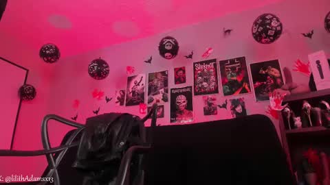 Snapshot of lilith_deveraux_ chatting on November 22, 2:27 pm MISTRESS LILITH online show from November 22, 2:27 pm