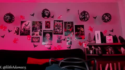 Snapshot of lilith_deveraux_ chatting on November 26, 4:08 pm MISTRESS LILITH online show from November 26, 4:08 pm