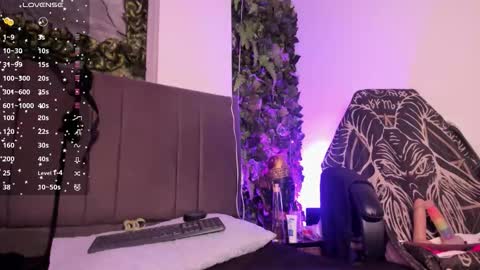 IG soylilith green7   online show from December 3, 6:17 pm