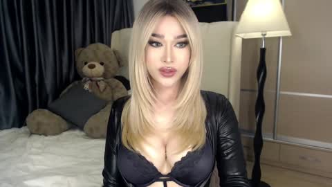 QUEEN LILITH BORBON online show from December 1, 6:30 pm