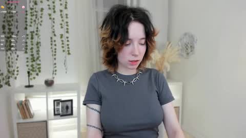 Snapshot of lilithlunna chatting on January 14, 11:27 pm Lilith online show from January 14, 11:27 pm