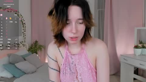 Snapshot of lilithlunna chatting on January 25, 4:45 am Lilith online show from January 25, 4:45 am