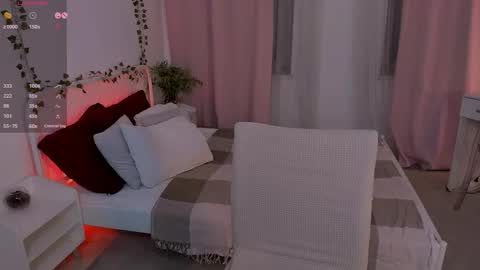 Snapshot of lilithlunna chatting on November 6, 2:40 pm Lilith online show from November 6, 2:40 pm