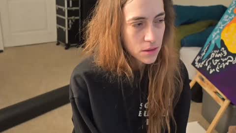 L online show from December 15, 4:04 pm