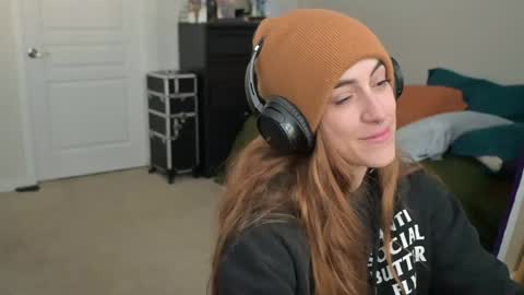 L online show from December 18, 8:03 pm