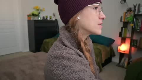 L online show from January 24, 4:17 pm