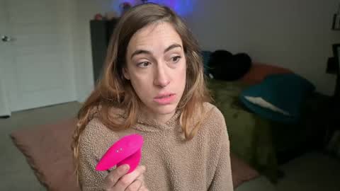 L online show from February 7, 2:58 pm