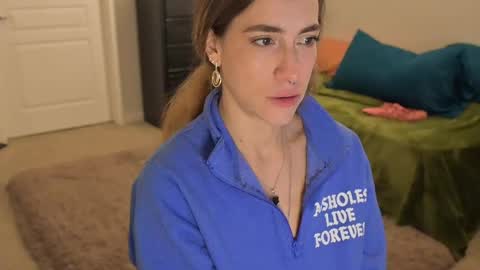 L online show from February 14, 1:40 pm