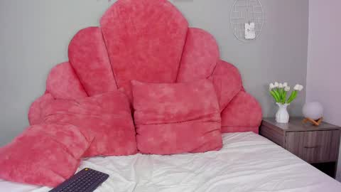 lilithsmith__ online show from March 4, 5:56 pm