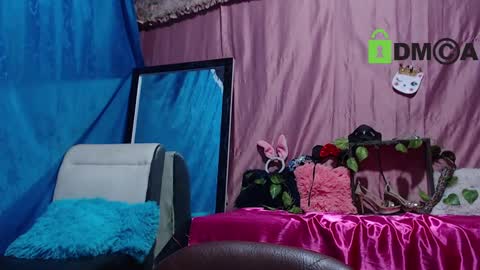 liliana online show from December 6, 3:30 am