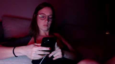 Snapshot of liljbby chatting on November 6, 12:55 am Jay please help me reach 50 thumbs up online show from November 6, 12:55 am