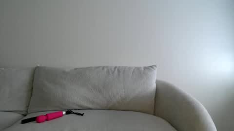 Snapshot of liljbby chatting on November 7, 6:52 pm Jay please help me reach 50 thumbs up online show from November 7, 6:52 pm