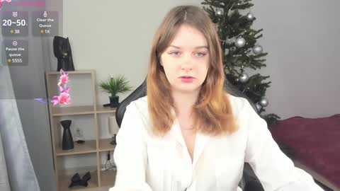 Snapshot of lilly_pretty_love chatting on December 28, 2:22 am Lilly online show from December 28, 2:22 am