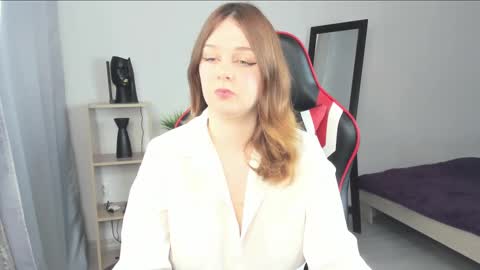 Snapshot of lilly_pretty_love chatting on February 10, 2:52 am Lilly online show from February 10, 2:52 am