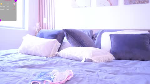 Snapshot of lillythompson_ chatting on December 6, 5:44 pm Lilly Thompson online show from December 6, 5:44 pm