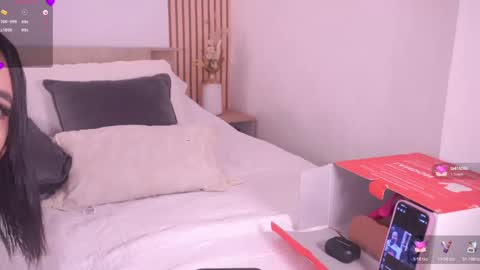 Snapshot of lillythompson_ chatting on January 23, 11:15 pm Lilly Thompson online show from January 23, 11:15 pm