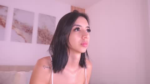 Snapshot of lillythompson_ chatting on January 24, 5:21 am Lilly Thompson online show from January 24, 5:21 am