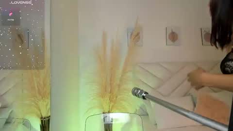   online show from February 10, 5:09 pm