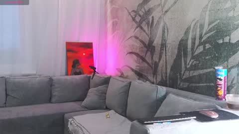 Snapshot of lily_foster_ chatting on December 9, 1:13 pm Lily online show from December 9, 1:13 pm