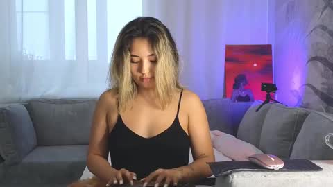 Snapshot of lily_foster_ chatting on February 13, 1:59 pm Lily online show from February 13, 1:59 pm