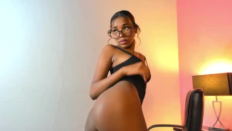 Lily Miiller online show from February 1, 8:05 pm