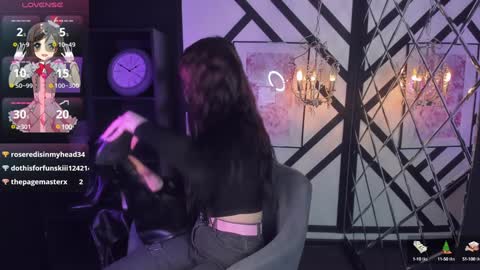 Snapshot of lily_moonlight chatting on December 8, 9:57 am Lily online show from December 8, 9:57 am